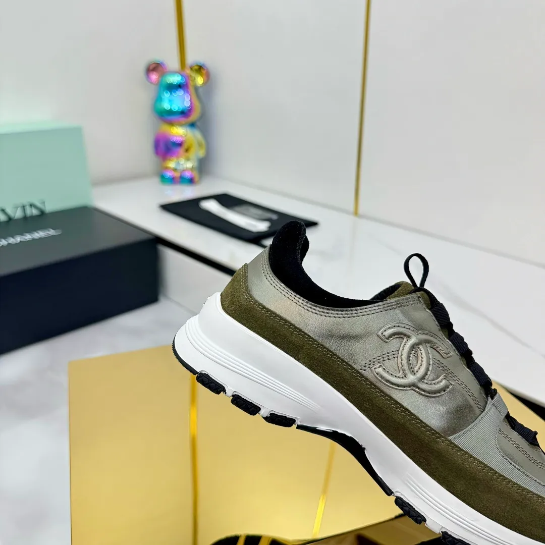 👟👟Ex-factory price 600👟👟High quality! ! ! CHANEL Chanel 25A latest thick-soled casual sports shoes. The counter is synchronized. The counter is very popular. It is a shoe that is very difficult to buy. The most popular thick-soled casual shoes on the Internet. As you can imagine, the most popular thick-soled casual shoes can not be missed. It has both good looks and comfort. Simple and versatile. The thick sole increases the height and is super versatile. Whoever wears it will look better. Upper: cowhide stitching. Lining: breathable mesh. Outsole: TPU original outsole. Size: 35-41 👉